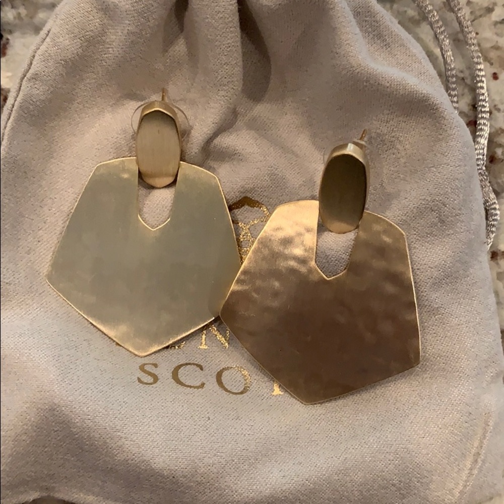 Kendra earrings like new